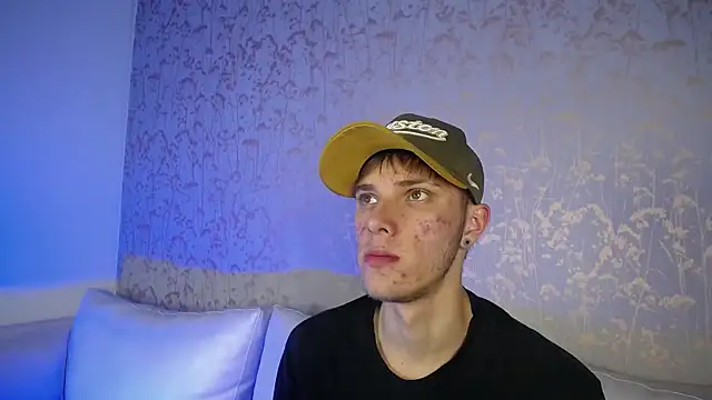 Snapshot of Robbin_Blaze chatting on September 20, 2025, 8:36 pm Robbin Blaze online show from September 20, 2025, 8:36 pm