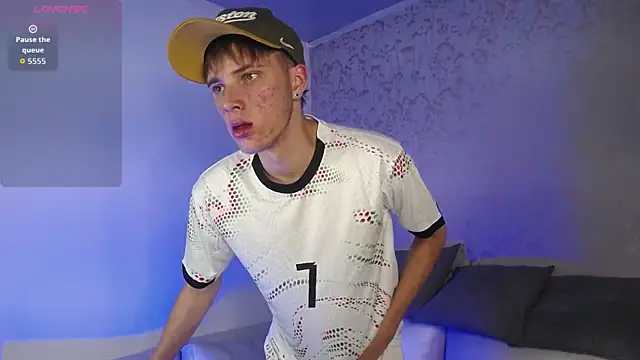 Snapshot of Robbin_Blaze chatting on September 17, 2025, 8:44 pm Robbin Blaze online show from September 17, 2025, 8:44 pm