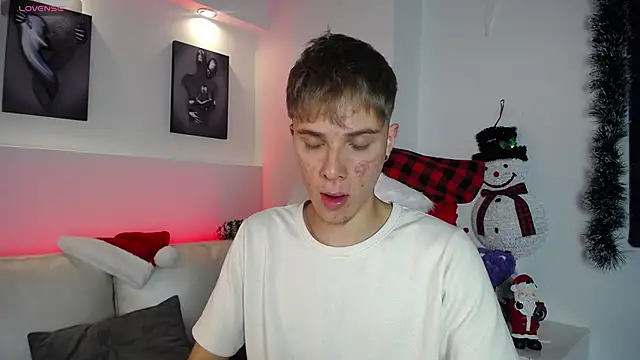 Snapshot of Robbin_Blaze chatting on December 14, 2025, 5:35 am Robbin Blaze online show from December 14, 2025, 5:35 am