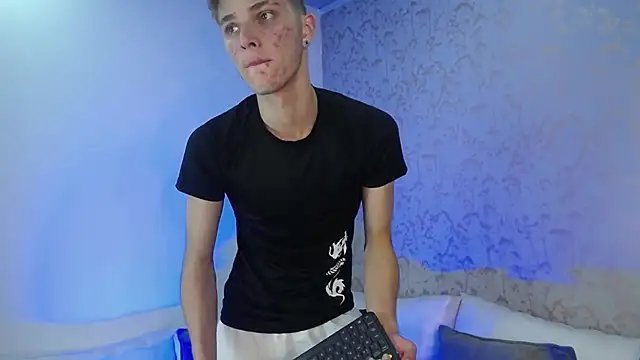 Snapshot of Robbin_Blaze chatting on September 16, 2025, 7:37 pm Robbin Blaze online show from September 16, 2025, 7:37 pm