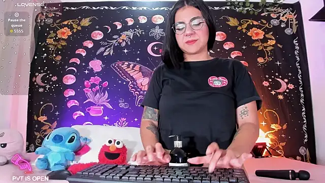 Snapshot of Maddy_rosse12 chatting on November 2, 2025, 2:44 pm Maddy rosse12 online show from November 2, 2025, 2:44 pm