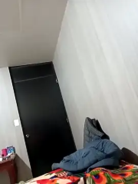 luuiss12 online show from December 5, 2025, 8:24 am