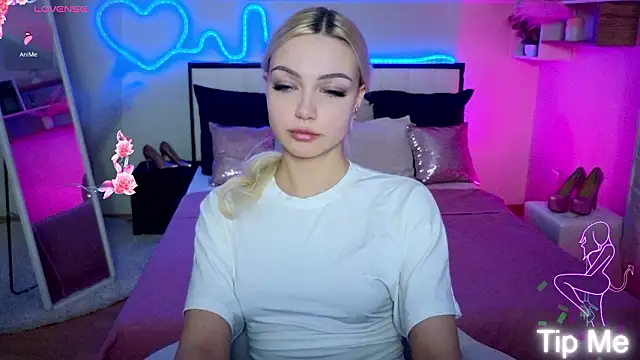 LinaLirian online show from February 10, 2026, 2:38 pm