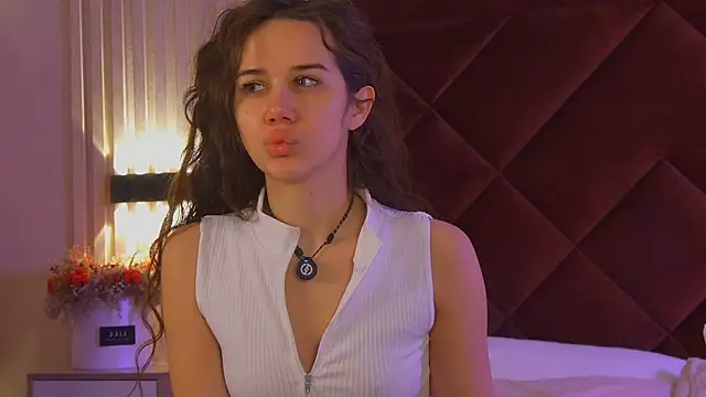 StacyHarland online show from November 16, 2025, 4:28 am