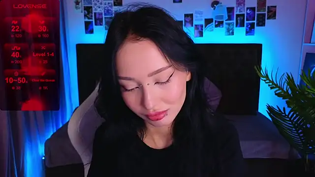 Snapshot of _holly_berry_ chatting on October 3, 2025, 1:42 am holly berry online show from October 3, 2025, 1:42 am