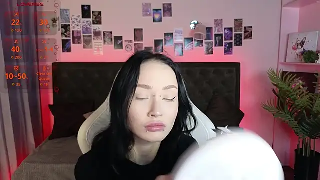Snapshot of _holly_berry_ chatting on October 15, 2025, 1:26 am holly berry online show from October 15, 2025, 1:26 am