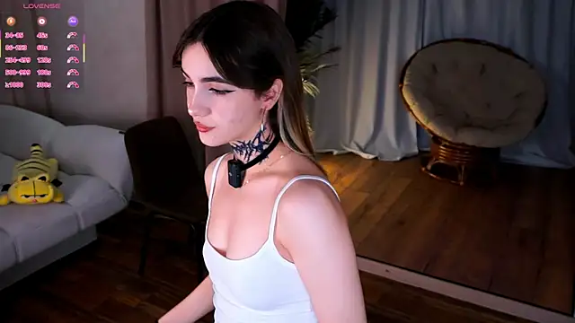 Snapshot of CupSizeGirl chatting on November 8, 2025, 1:25 pm CupSizeGirl online show from November 8, 2025, 1:25 pm