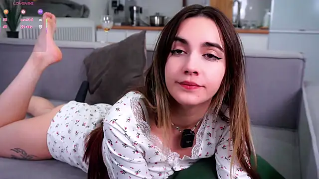 Snapshot of CupSizeGirl chatting on November 24, 2025, 1:22 pm CupSizeGirl online show from November 24, 2025, 1:22 pm