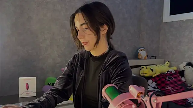 Snapshot of CupSizeGirl chatting on February 16, 2026, 9:41 am CupSizeGirl online show from February 16, 2026, 9:41 am