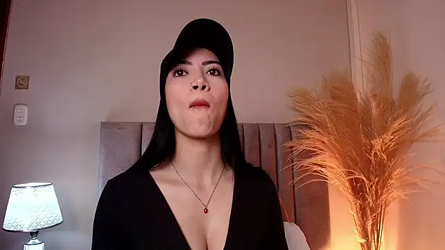 AbbieJoness  online show from November 6, 2025, 11:47 am