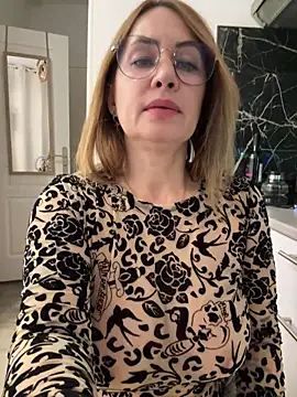 Snapshot of O-Eva chatting on January 6, 2026, 10:36 pm O-Eva online show from January 6, 2026, 10:36 pm