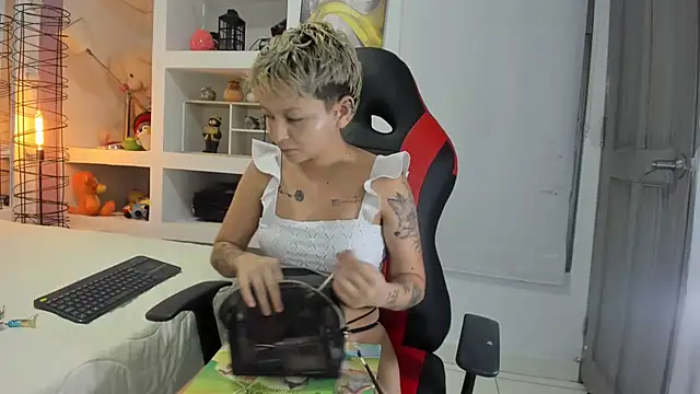 Snapshot of angels_petite_ chatting on September 11, 2025, 2:22 am angels petite online show from September 11, 2025, 2:22 am