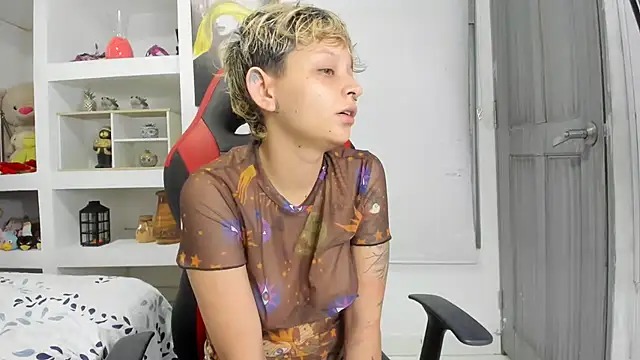 Snapshot of angels_petite_ chatting on October 2, 2025, 2:15 am angels petite online show from October 2, 2025, 2:15 am