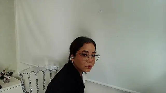 Snapshot of _Victoria_Collins chatting on October 27, 2025, 11:00 am Victoria Collins online show from October 27, 2025, 11:00 am