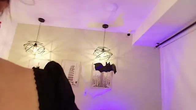 Snapshot of _Victoria_Collins chatting on October 31, 2025, 11:29 am Victoria Collins online show from October 31, 2025, 11:29 am