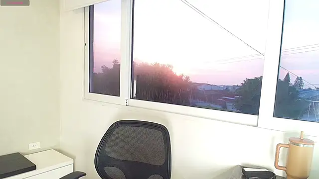 Snapshot of _Victoria_Collins chatting on November 12, 2025, 11:03 am Victoria Collins online show from November 12, 2025, 11:03 am