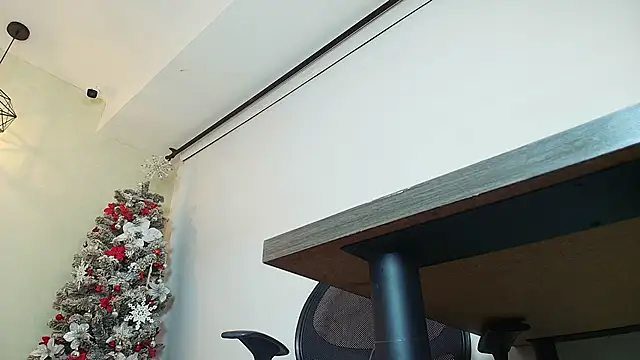 Snapshot of _Victoria_Collins chatting on December 18, 2025, 11:03 am Victoria Collins online show from December 18, 2025, 11:03 am