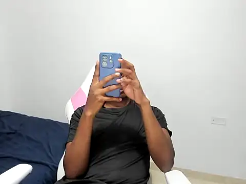 Luis123- online show from November 28, 2025, 9:59 pm