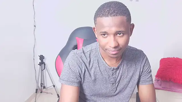 Luis123- online show from November 30, 2025, 2:23 am