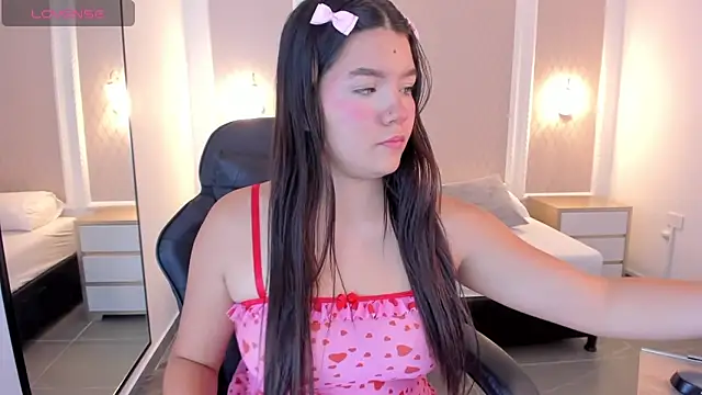 Snapshot of malu_03x chatting on October 22, 2025, 2:33 am malu 03x online show from October 22, 2025, 2:33 am