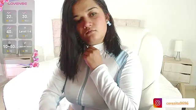 mia traveluxe online show from October 5, 2025, 2:13 am