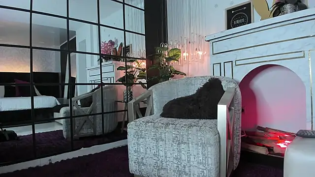 floraginette online show from February 12, 2026, 6:07 pm