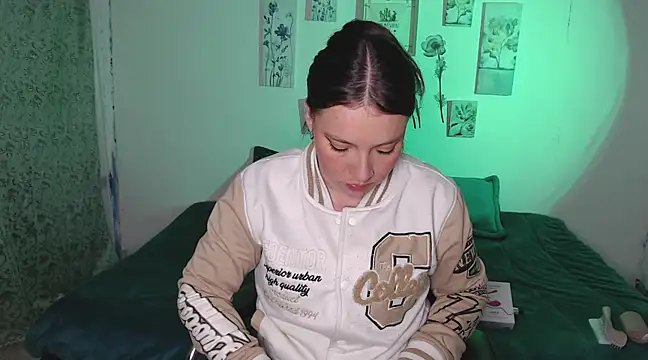 Snapshot of mariaana__222 chatting on March 22, 2025, 5:39 am mariaana 222 online show from March 22, 2025, 5:39 am