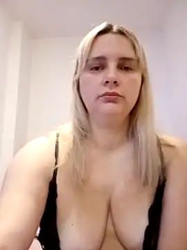 Snapshot of JessicaItalia chatting on December 1, 2025, 10:38 am JessicaItalia online show from December 1, 2025, 10:38 am