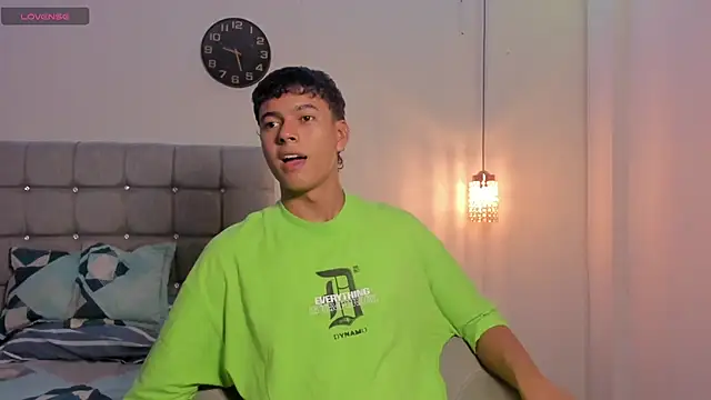 Snapshot of Santy_Stump chatting on November 14, 2025, 9:18 pm Santy Stump online show from November 14, 2025, 9:18 pm