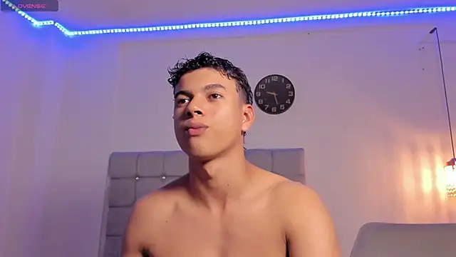 Snapshot of Santy_Stump chatting on October 27, 2025, 8:54 pm Santy Stump online show from October 27, 2025, 8:54 pm