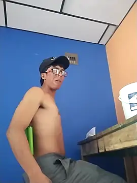 Snapshot of DXTFFx chatting on September 18, 2025, 2:20 pm DXTFFx online show from September 18, 2025, 2:20 pm