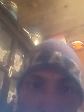 Snapshot of ConfidedAward chatting on February 1, 2026, 3:27 am ConfidedAward online show from February 1, 2026, 3:27 am