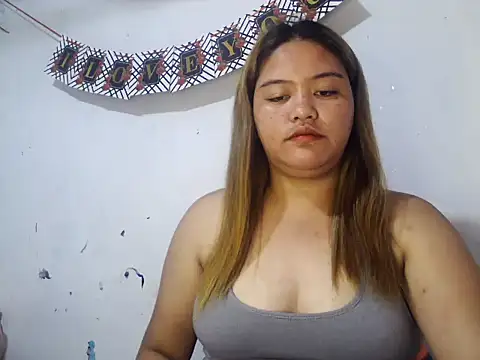 Snapshot of Pinaymiccah26 chatting on January 14, 2026, 5:11 am Pinaymiccah26 online show from January 14, 2026, 5:11 am