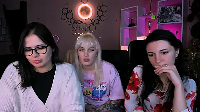 jeren smile online show from November 19, 2025, 8:31 pm