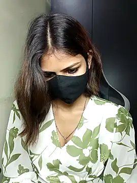 Isha Sax online show from October 4, 2025, 6:15 am