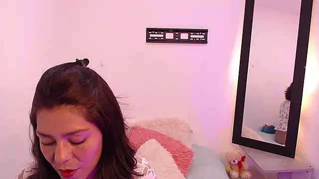 renataj online show from December 3, 2025, 11:36 pm