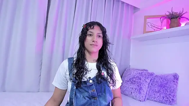 Snapshot of niia7 chatting on April 22, 2026, 7:42 pm niia7 online show from April 22, 2026, 7:42 pm