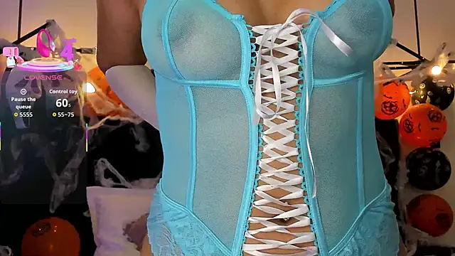 Snapshot of niia7 chatting on October 31, 2025, 6:26 pm niia7 online show from October 31, 2025, 6:26 pm