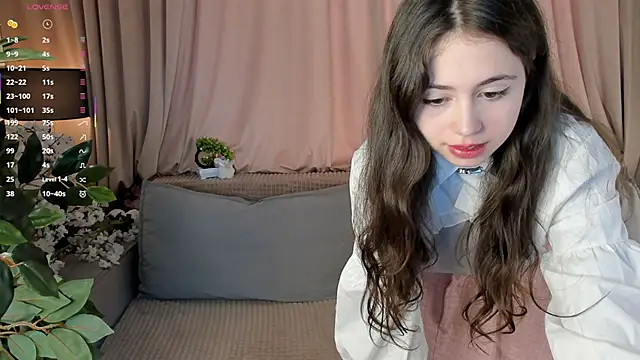 Snapshot of JulianaChapel chatting on November 2, 2025, 8:19 am JulianaChapel online show from November 2, 2025, 8:19 am