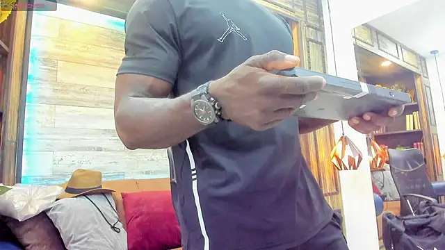 MarcusBlack  online show from November 26, 2025, 11:43 am