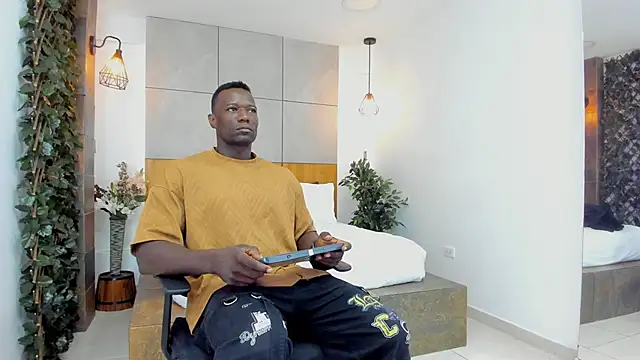 Snapshot of MarcusBlack_ chatting on December 17, 2025, 12:32 pm MarcusBlack online show from December 17, 2025, 12:32 pm