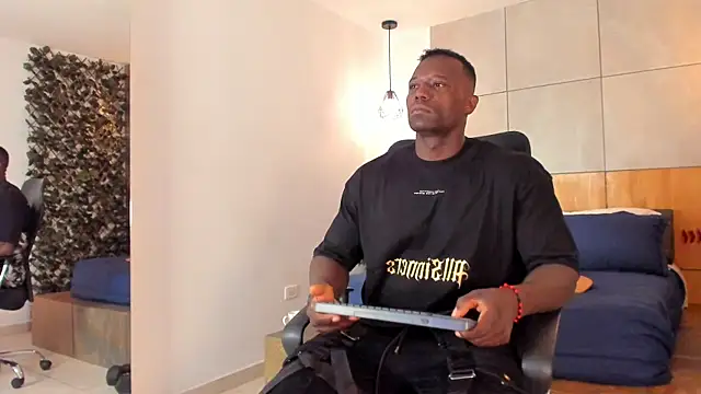 Snapshot of MarcusBlack_ chatting on July 28, 2026, 12:12 pm MarcusBlack online show from July 28, 2026, 12:12 pm