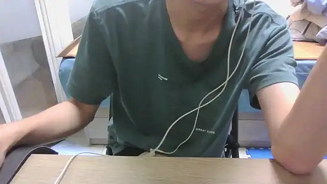 Snapshot of yzy_22_fun chatting on June 10, 2026, 2:51 pm yzy 22 fun online show from June 10, 2026, 2:51 pm