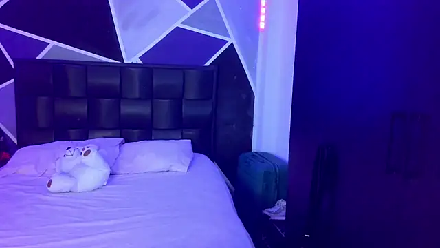 jazminslut online show from March 18, 2026, 1:09 am