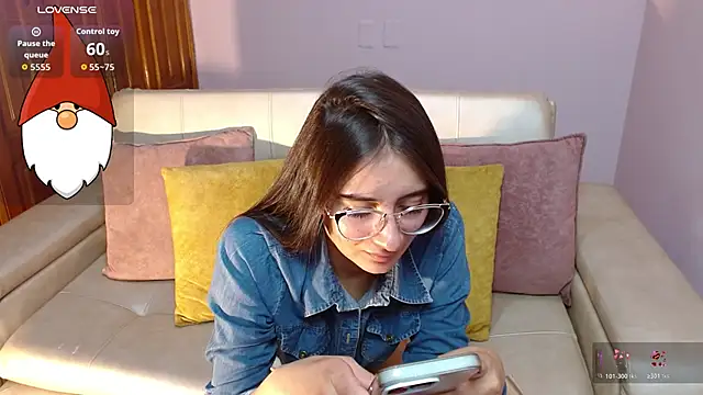 alesiamoore online show from December 17, 2025, 3:06 pm