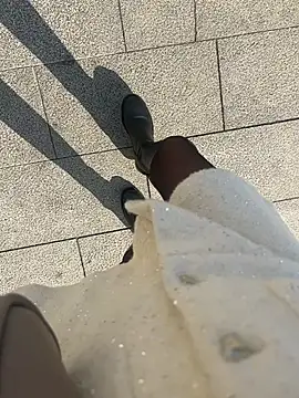 xiaoyuan01 online show from November 19, 2025, 1:27 am