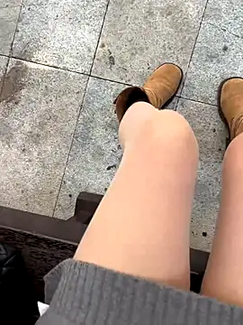 xiaoyuan01 online show from October 28, 2025, 4:57 am