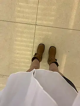 xiaoyuan01 online show from October 29, 2025, 7:07 am