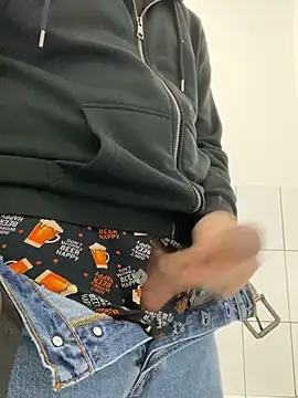 Snapshot of uto857 chatting on February 10, 2026, 12:09 am uto857 online show from February 10, 2026, 12:09 am