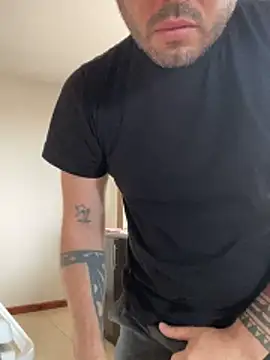 Snapshot of uto857 chatting on December 19, 2025, 6:54 pm uto857 online show from December 19, 2025, 6:54 pm